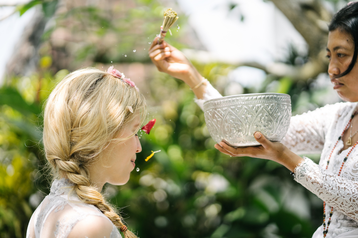 Water purification ceremony with Bali priestess Tya