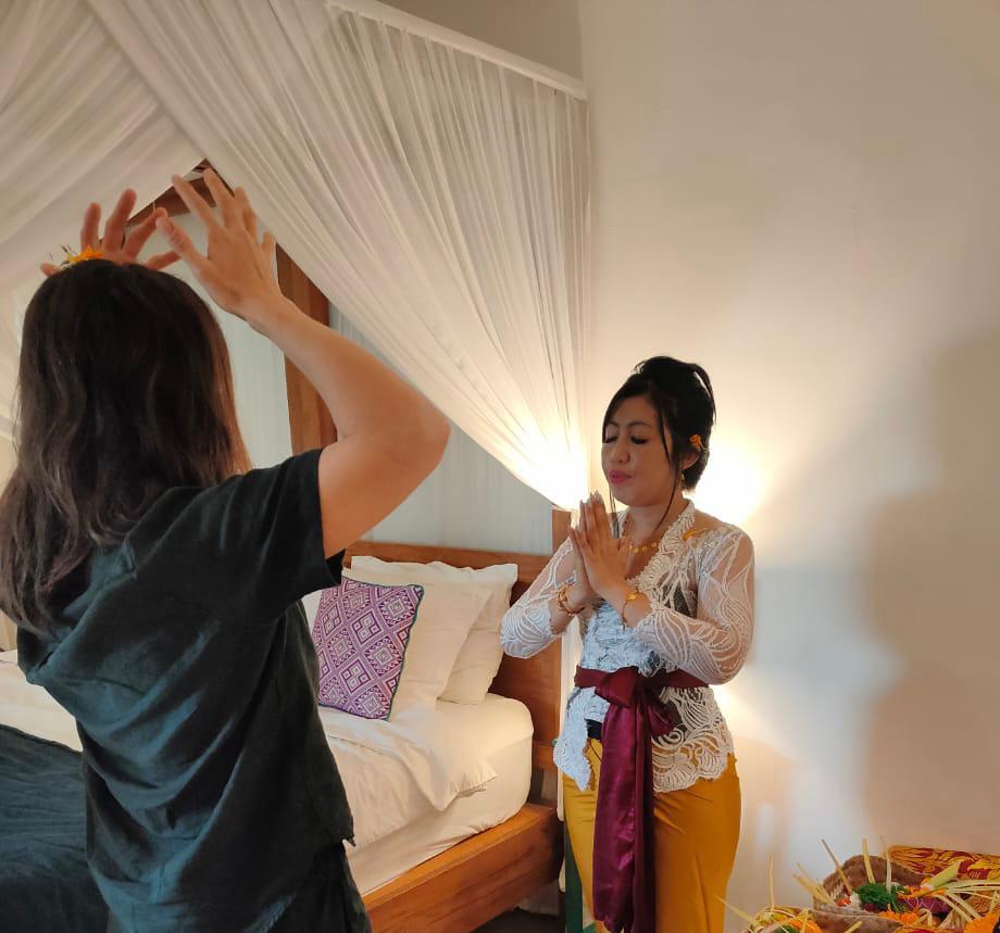 Healing session with Bali priestess in Ubud.